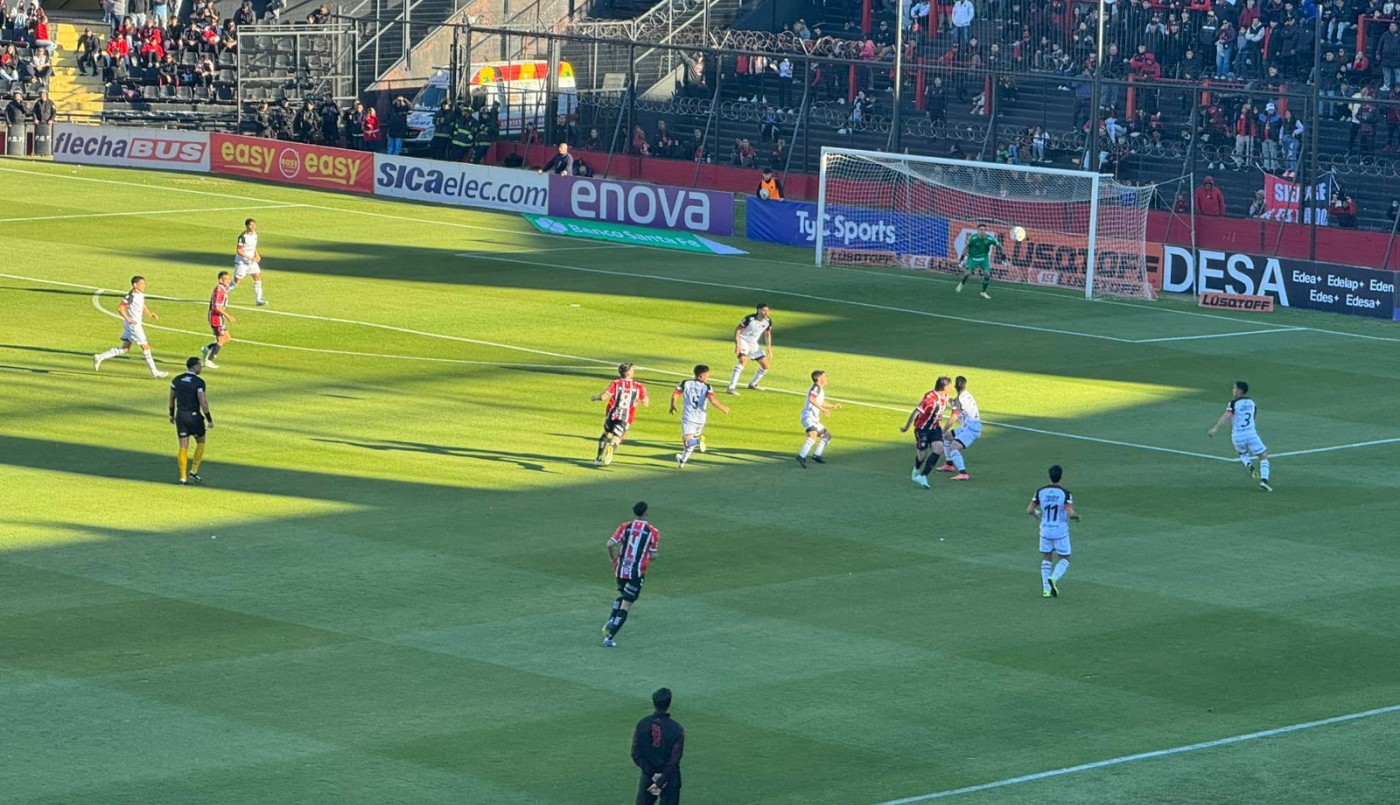 Colón empató con Chacarita en Santa Fe y con Medrán debutando como técnico | Deportes