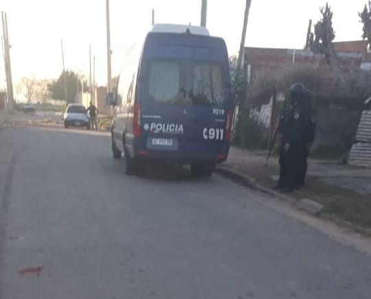 Allanamientos en barrio Coronel Dorrego por robo de motos | Policiales