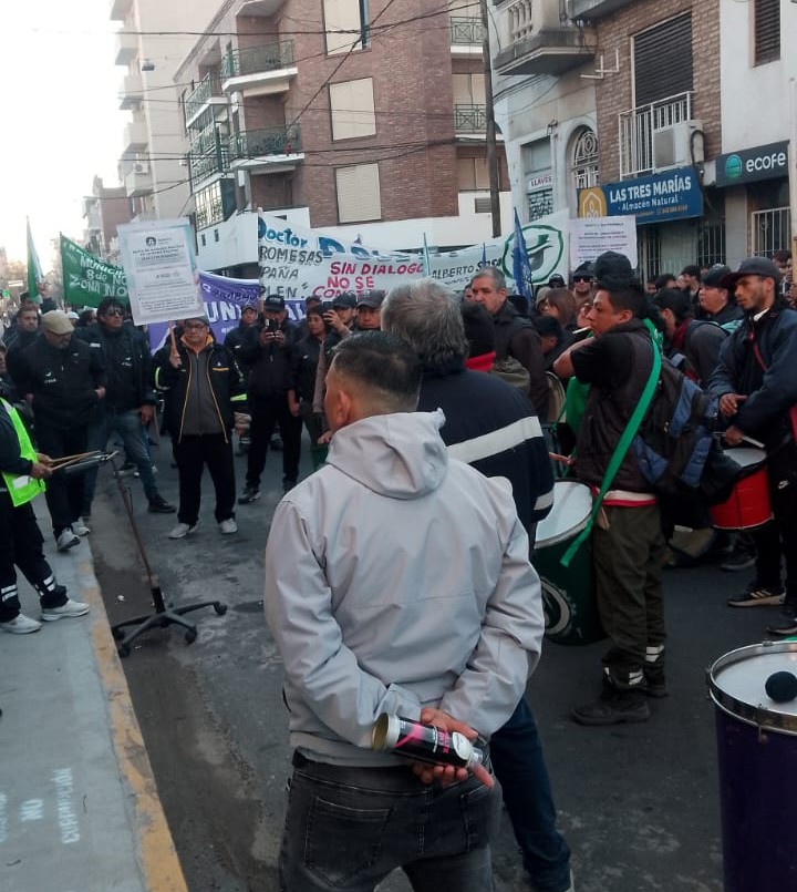 Municipales de UTRAM marchan por la ciudad y se genera caos en el tránsito | Noticias