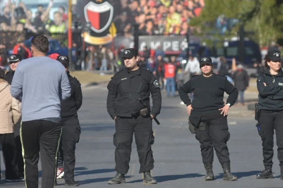 Prohíben el ingreso a estadios a 16 hinchas de Colón tras disturbios en el Brigadier López | Deportes