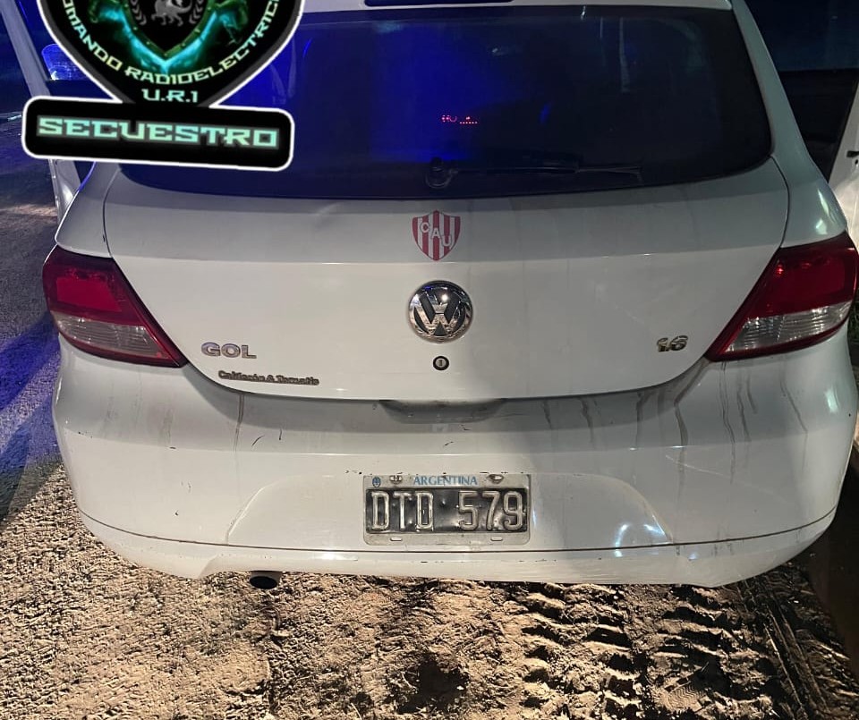 Iba a gran velocidad y los detectaron: tenían la patente adulterada y armas en su poder | Policiales