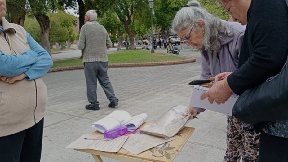 Jubilados juntan firmas vía web  para que PAMI restituya los medicamentos gratis | Nacionales