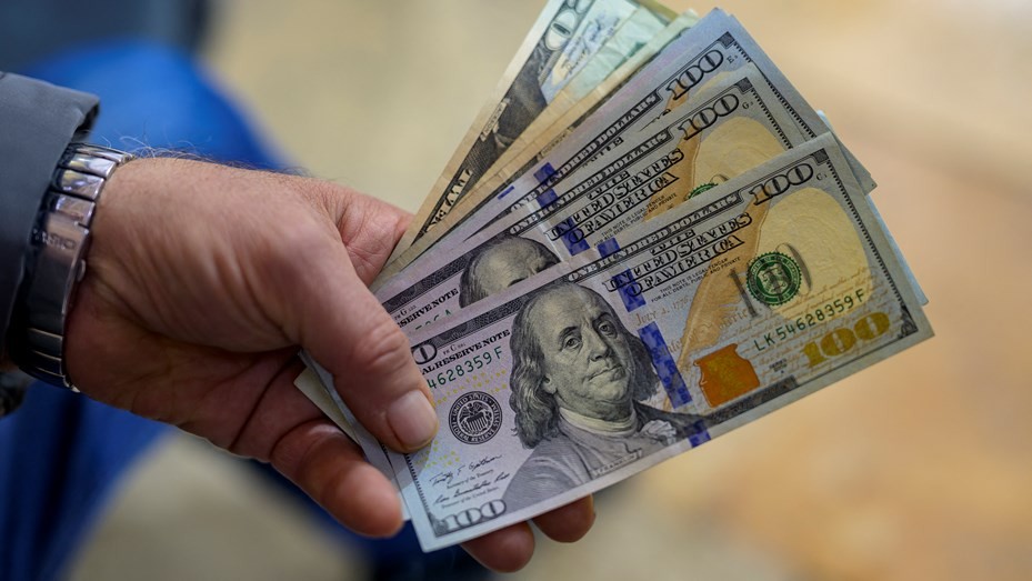 El dólar cerró a $1.425 y el riesgo país superó los 1.000 puntos tras el resultado electoral en PBA | Nacionales