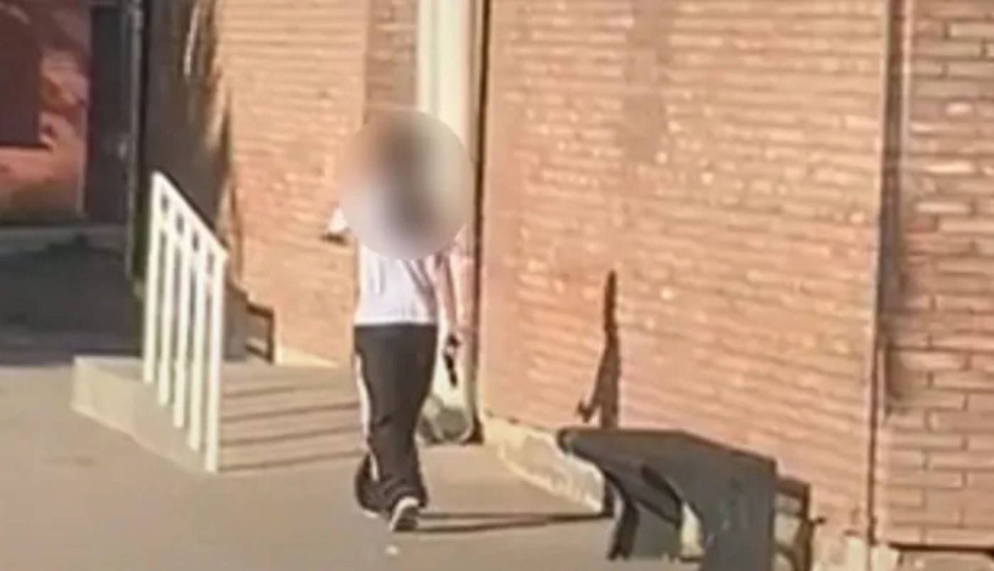 Mendoza: una adolescente se atrincheró en la escuela y disparó al aire | Nacionales