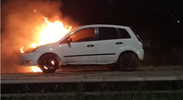 Un auto se prendió fuego en Circunvalación: no hubo heridos | Información General