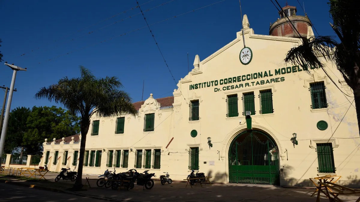 Prisión preventiva para 13 personas por venta de drogas en las cárceles de Coronda y Las Flores | Judiciales