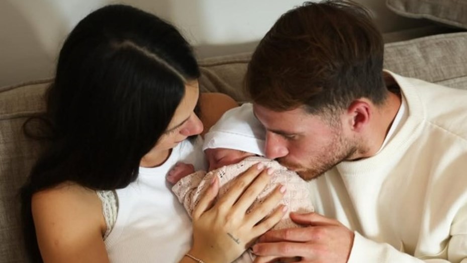 Alexis Mac Allister y Ailén Cova presentaron a su hija Alaia: "Llegó el momento más lindo" | Espectaculos