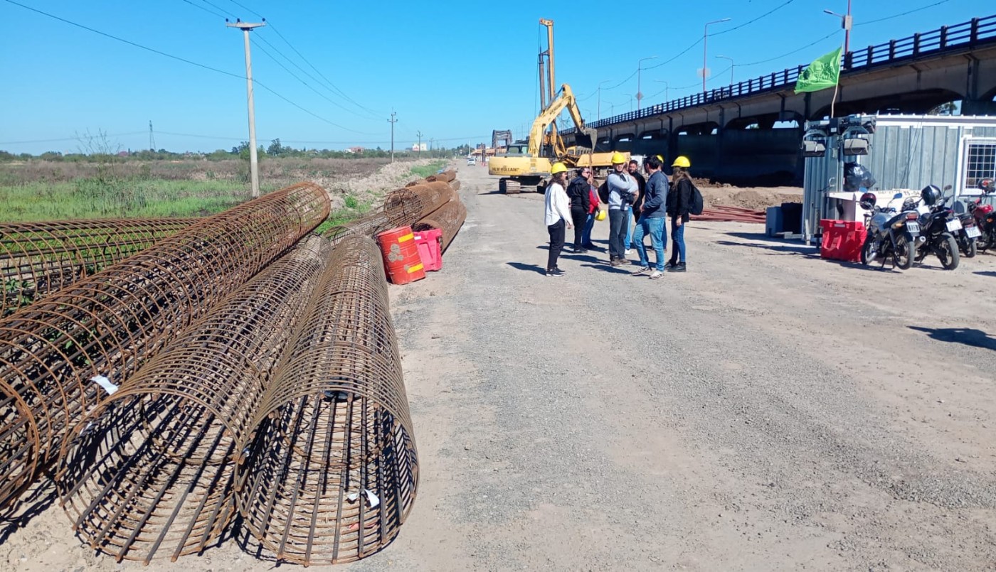 Puente Carretero: se inicia el montaje de las vigas longitudinales | Información General