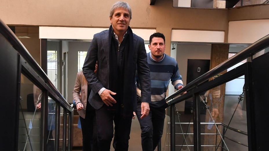 Vuelve el cepo: restringen compra de dólares a personas humanas | Nacionales