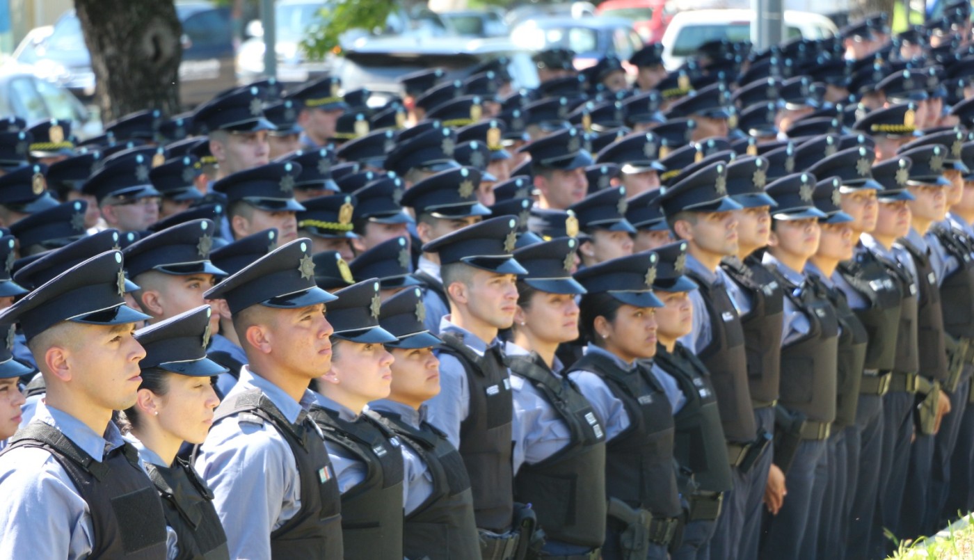 Santa Fe licita la compra de 3.000 pistolas y casi 12.000 chalecos antibalas para la Policía | Información General