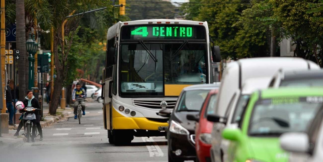 Prohíben la publicidad de apuestas ilegales en el transporte público | Legislativas