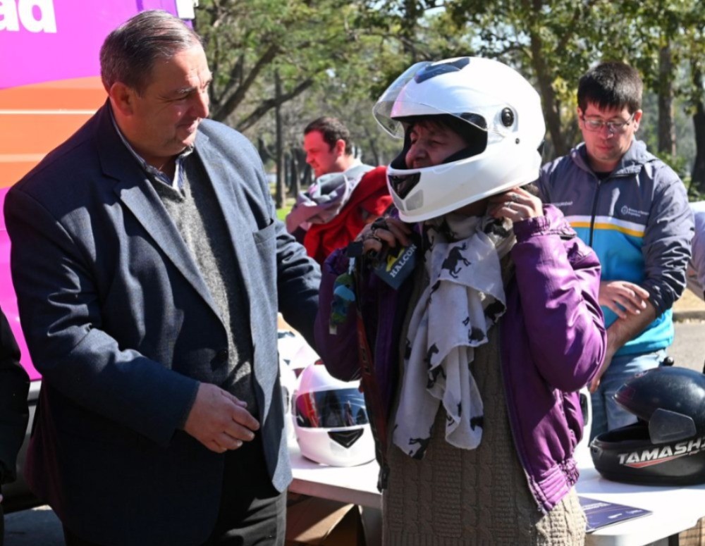 "Vale por un casco": la Municipalidad lanza un plan para reforzar la seguridad vial en motos | Información General