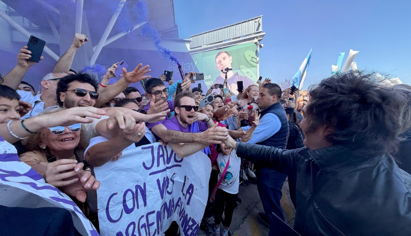 Milei pasó por Santa Fe en plena campaña política | Información General