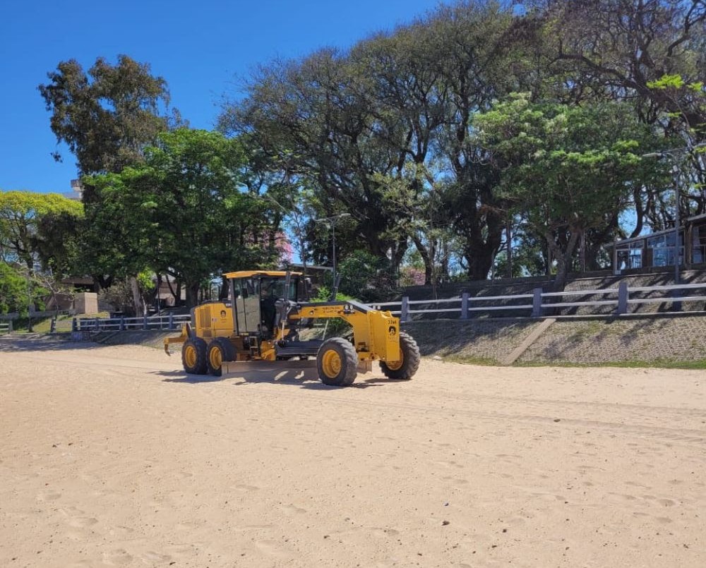 Se ponen a punto las playas  de la ciudad de cara al verano | Noticias