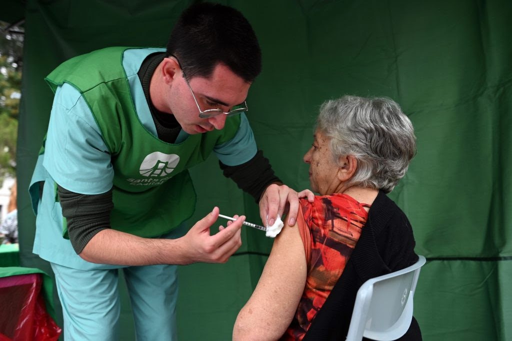 Continúa la vacunación en las escuelas y vecinales de la ciudad de Santa Fe | Salud