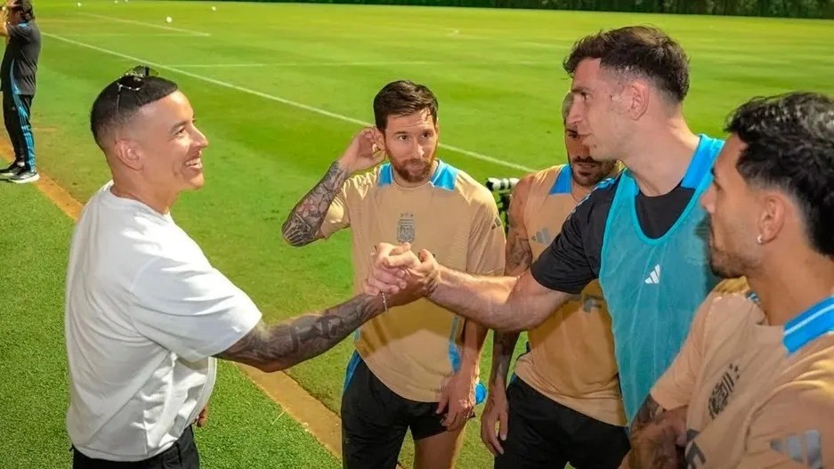 Invitado de lujo: Daddy Yankee estuvo en el entrenamiento de la Selección | Deportes