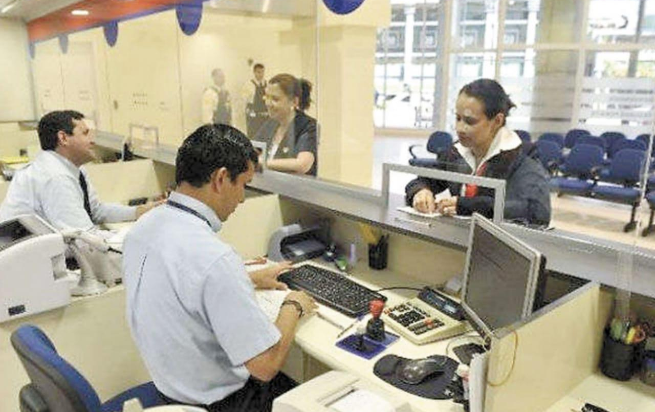 Bancarios acordaron nuevo aumento salarial: el básico roza los $2 millones | Información General