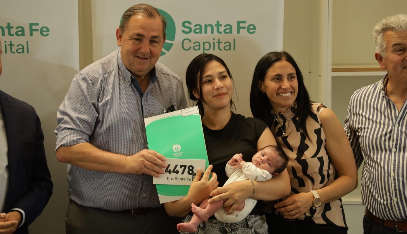 Entregaron 32 nuevas escrituras a vecinos de distintos barrios | Noticias