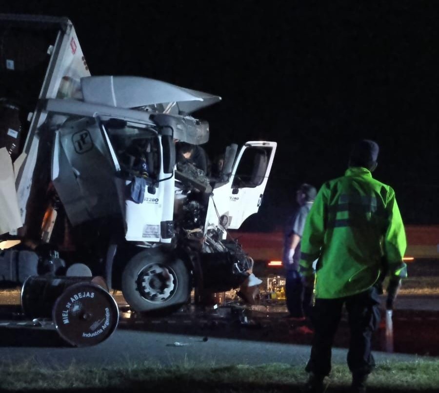 Rescataron a un camionero en la Autopista Santa Fe - Rosario | Policiales