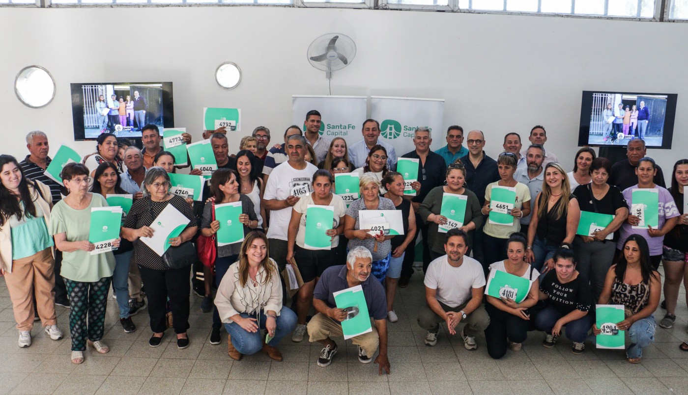 Entregaron escrituras en barrio Barranquitas: más de 6.600 familias ya cuentan con su registro dominial | Noticias