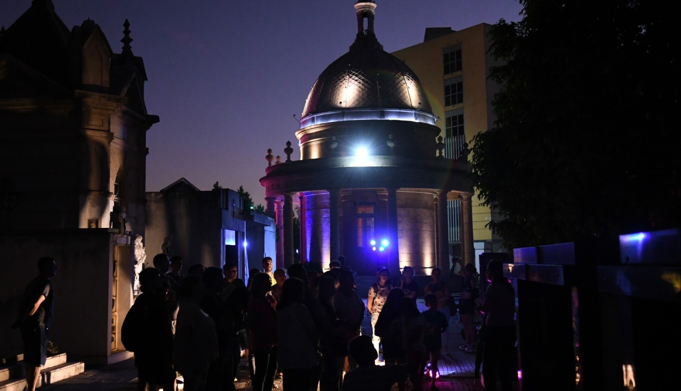 El Cementerio Municipal se abre de noche para vivir la cultura | Noticias