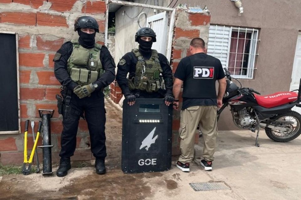 Catorce detenidos en Santa Fe tras múltiples allanamientos por microtráfico | Policiales