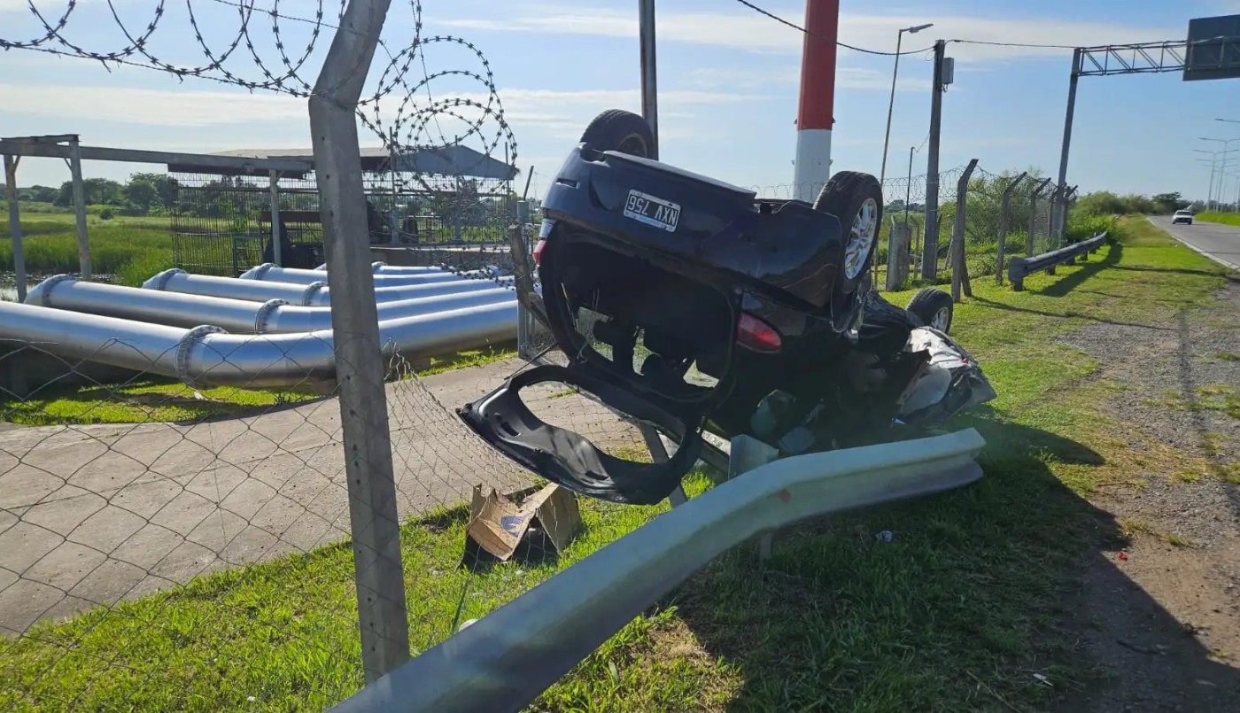 Impactante vuelco de un auto en la Circunvalación Oeste | Información General