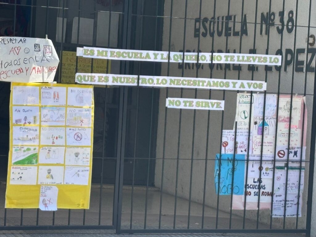 Alumnos piden que dejen en paz a la escuela N° 38 "Brigadier López" | Principal