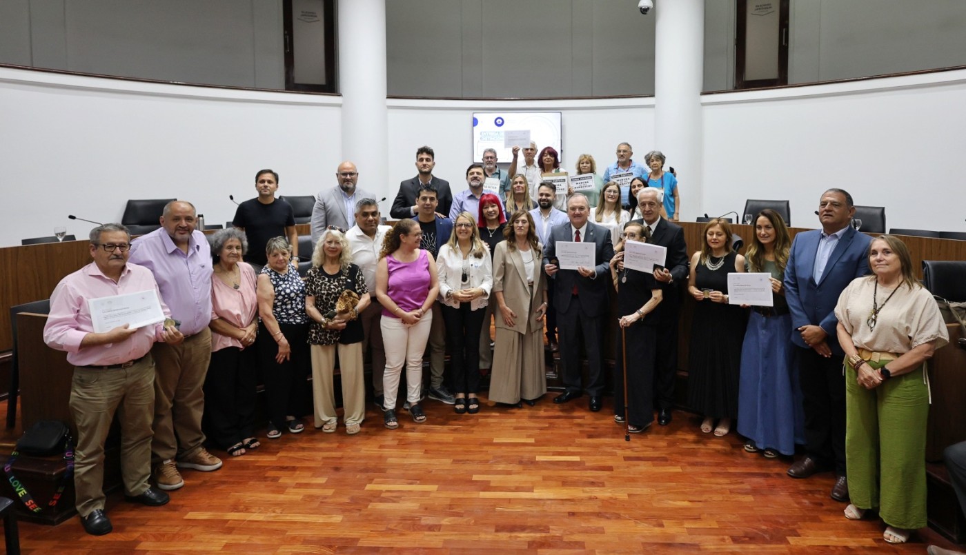 Distinguieron a referentes e instituciones por su compromiso cívico | Legislativas