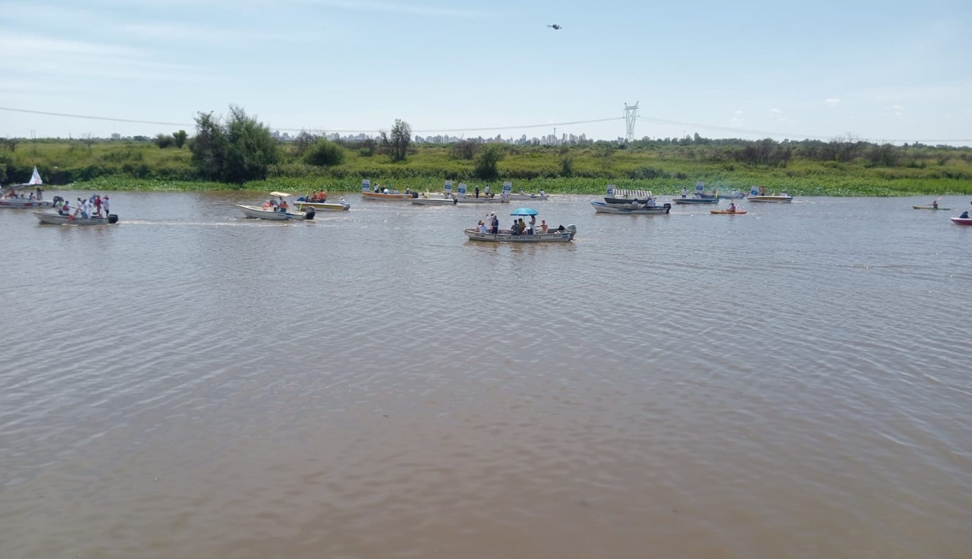El paso de los nadadores sintió el calor popular de la gente en la costanera de Santo Tomé | Deportes