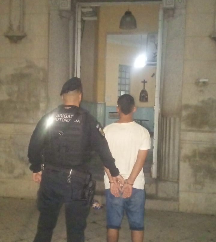 Detuvieron a un hombre por provocar destrozos en un comercio del centro santafesino | Policiales