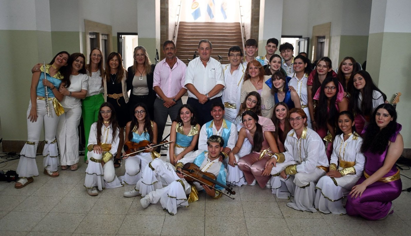 Canto Libre se presentó en el Palacio Municipal previo a su gira por Europa | Espectaculos