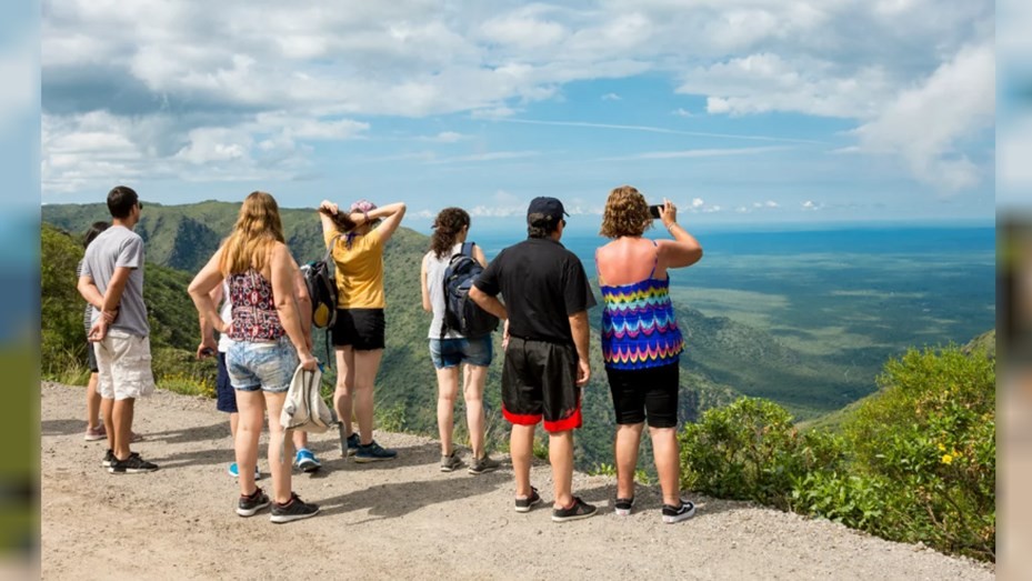 Más turistas, menos estadía: los números que dejó el último finde XL del año | Nacionales