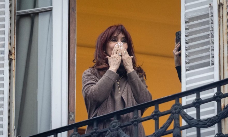 Nuevo parte médico: Cristina Kirchner seguirá internada por el cuadro íleo postoperatorio | Nacionales