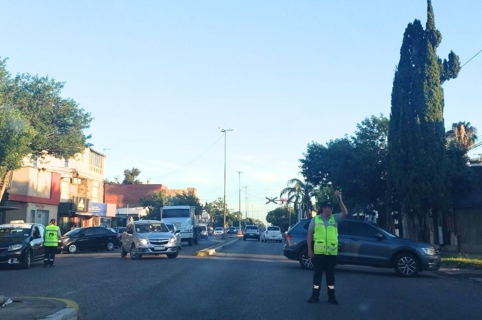 Cortes y desvíos de colectivos por el acto de cadetes en la zona del estadio Malvicino | Información General