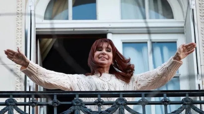 Cristina Kirchner evoluciona sin complicaciones tras la cirugía de apendicitis | Nacionales