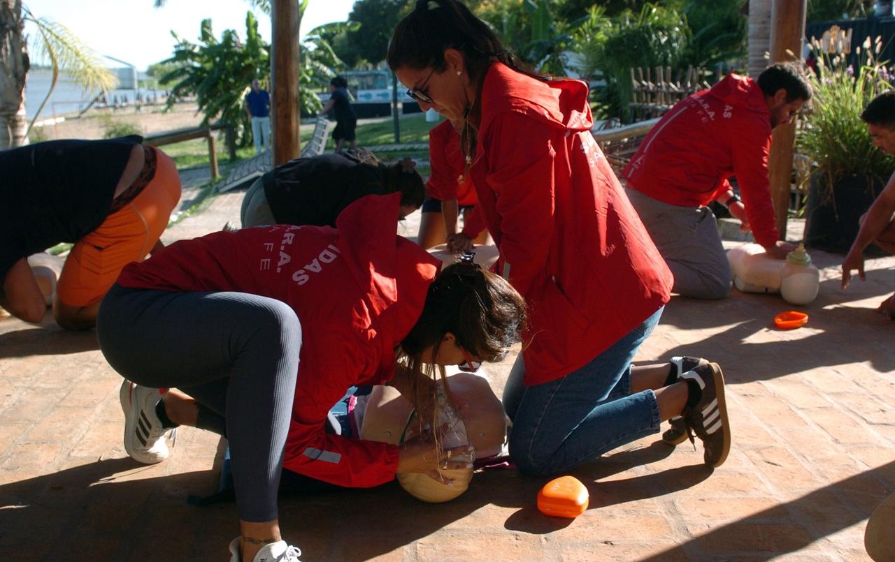 Guardavidas realizan una capacitación para el uso de desfibriladores | Noticias