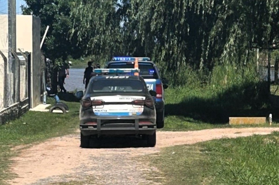 Hallaron a dos hombres muertos dentro de una canoa en el río Coronda | Policiales