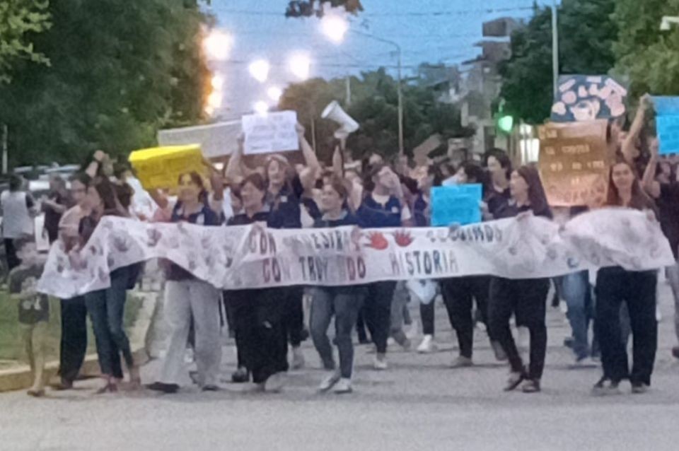 Docentes de Laguna Paiva marcharon contra la oferta salarial del Gobierno provincial | Información General