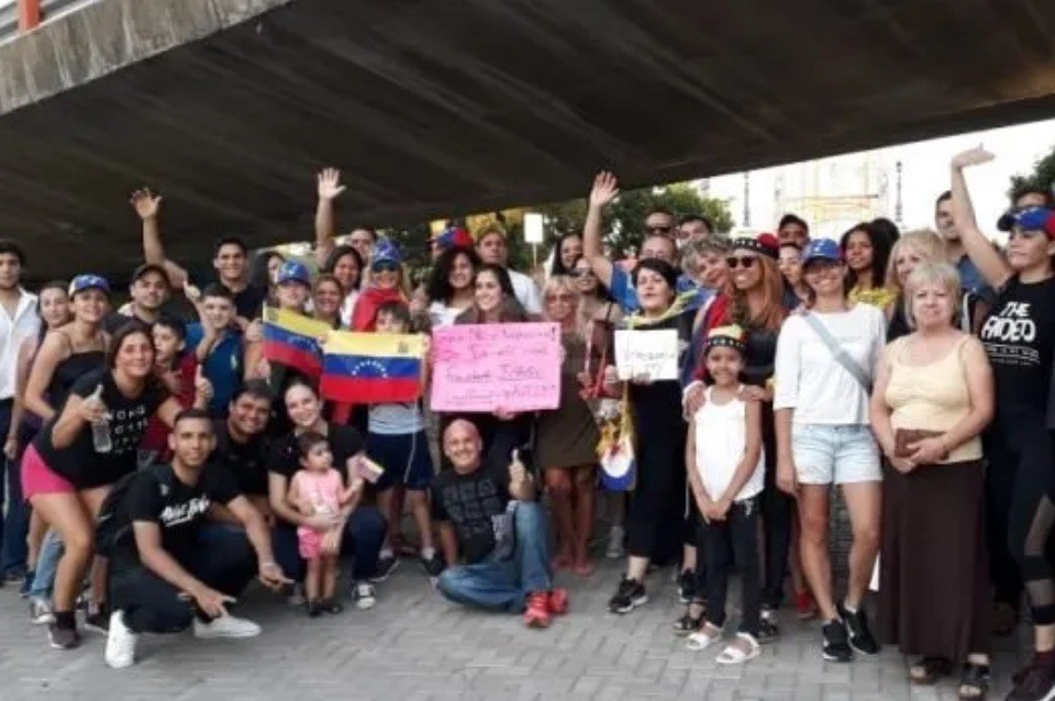Venezolanos en Santa Fe se movilizan para celebrar la captura de Nicolás Maduro | Información General