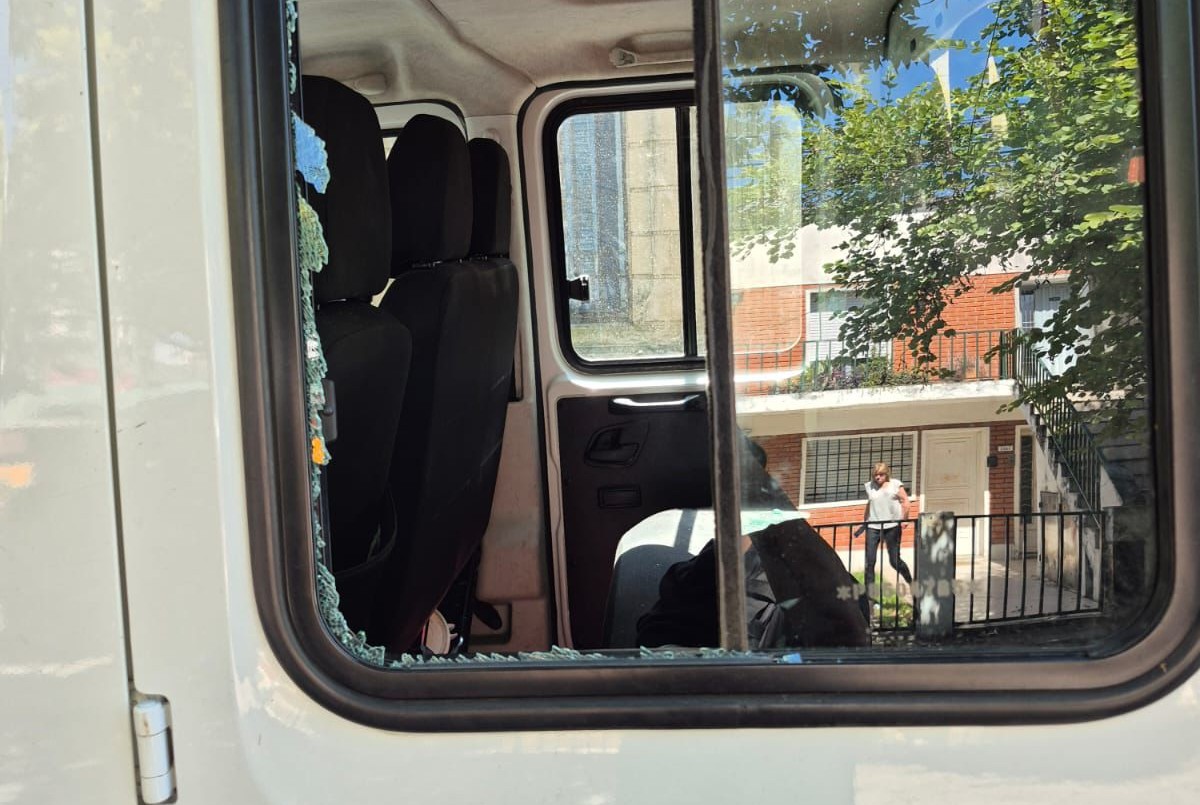 Hay un detenido por apedrear una cuadrilla de la EPE en Villa del Parque | Policiales