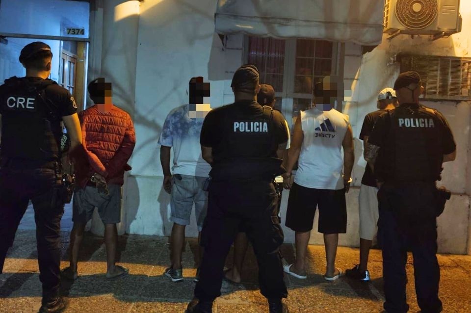 Detuvieron a cinco jóvenes, entre ellos dos menores, acusados de robar una moto | Policiales