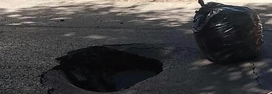 Apareció un enorme socavón en 4 de Enero y Jujuy y cortaron el tránsito | Información General