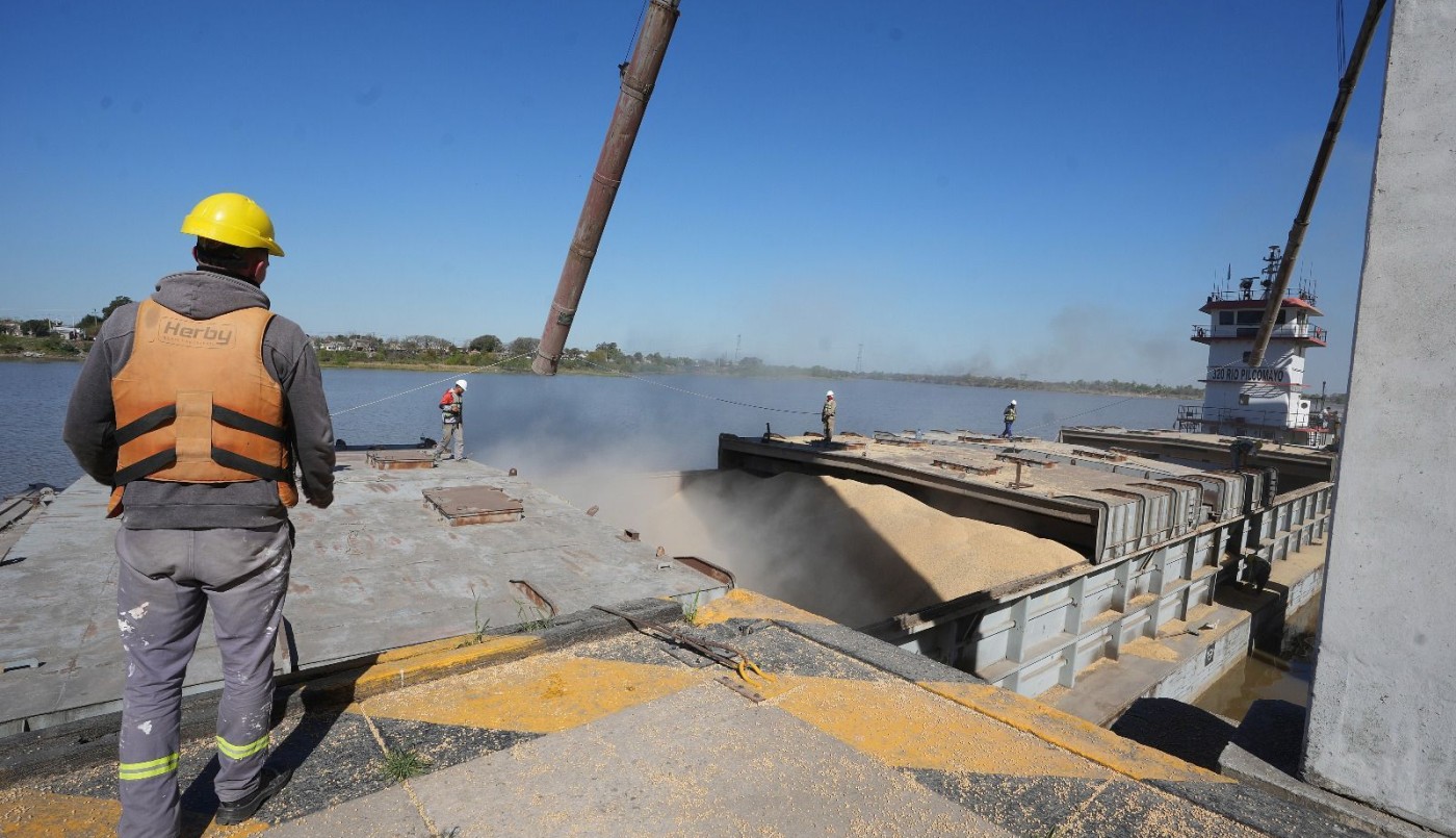Salió del Puerto de Santa Fe un nuevo embarque de maíz y trigo | Información General