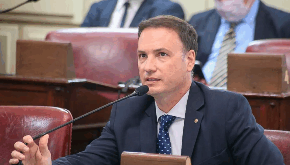 Lisandro Enrico renunció a su banca en el Senado de Santa Fe en medio de cuestionamientos | Legislativas