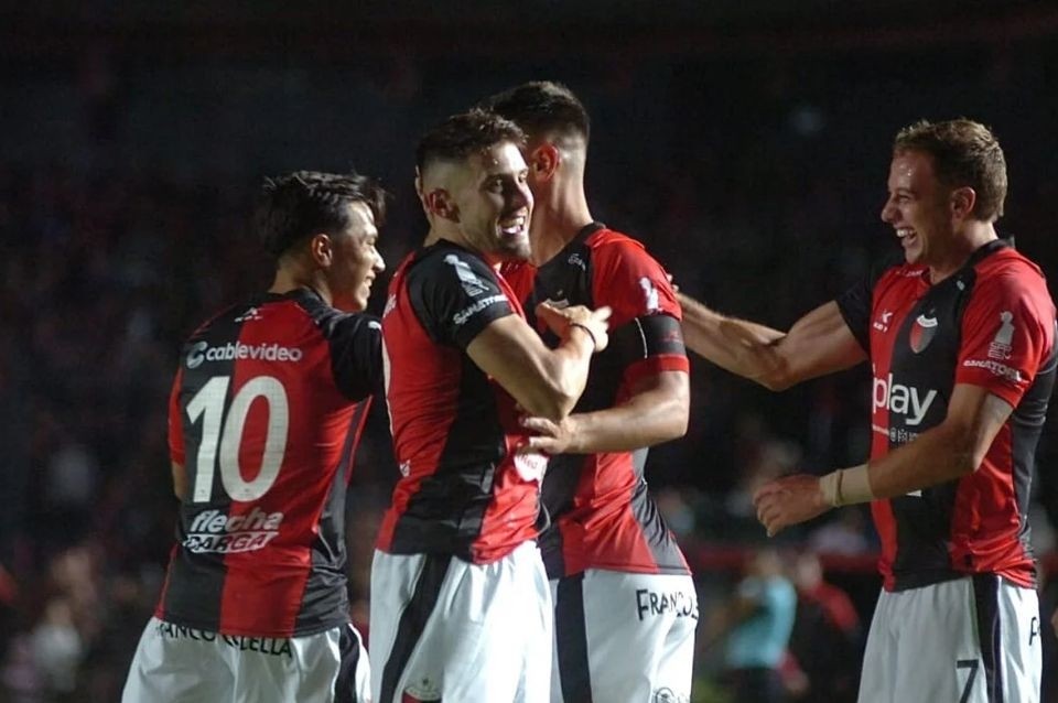 Colón recibe a Racing de Córdoba con la chance de quedar solo en la punta | Deportes