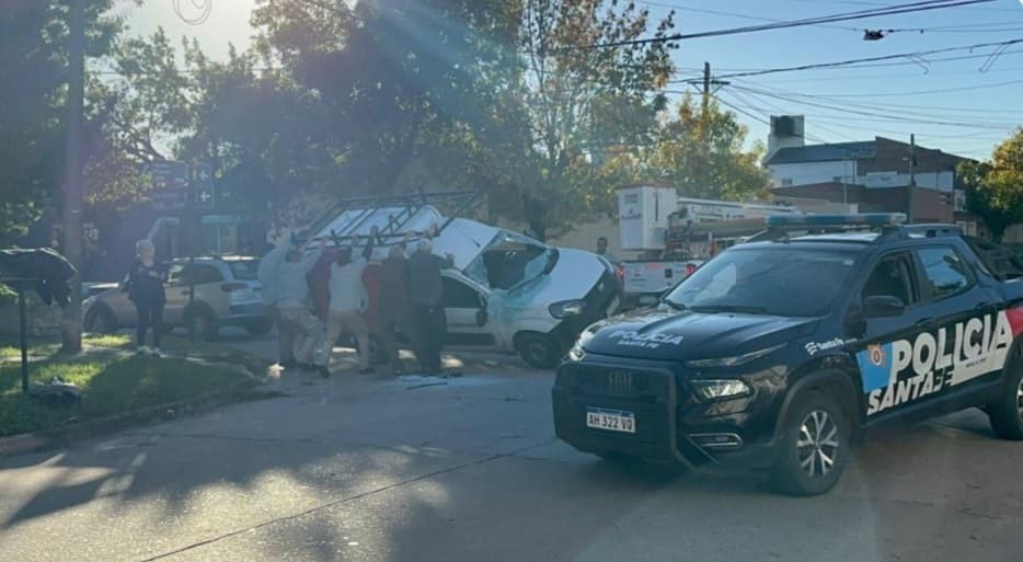 Dos autos chocaron en barrio Ciudadela: uno de ellos terminó volcando | Noticias