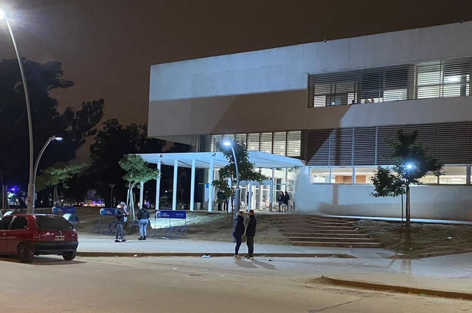 Grave denuncia: lo secuestraron al bajar del colectivo y lo apuñalaron | Policiales