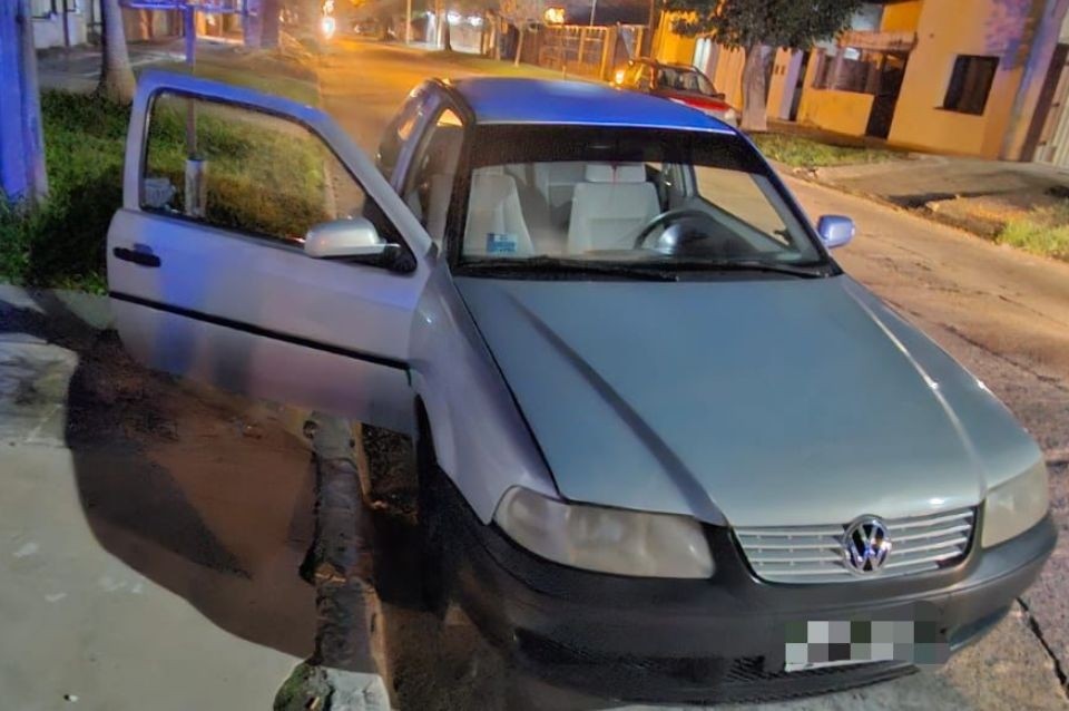 Detuvieron a un hombre tras intentar robar un auto en barrio Los Troncos | Policiales
