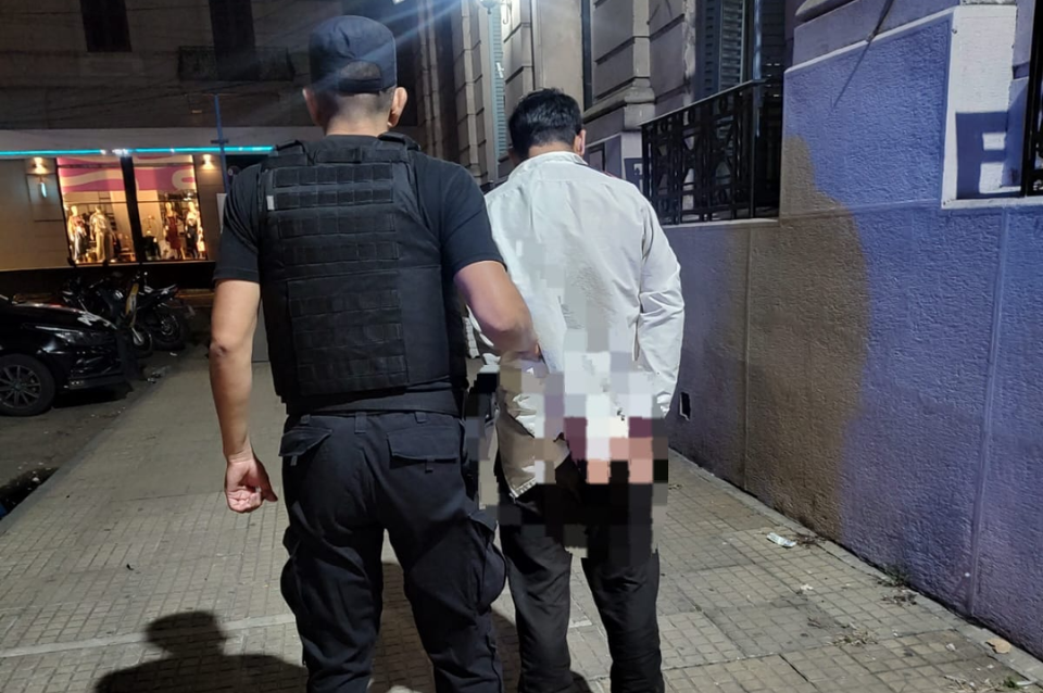 Detuvieron a un joven por robar mercadería de un camión en Blas Parera y Gorriti | Policiales
